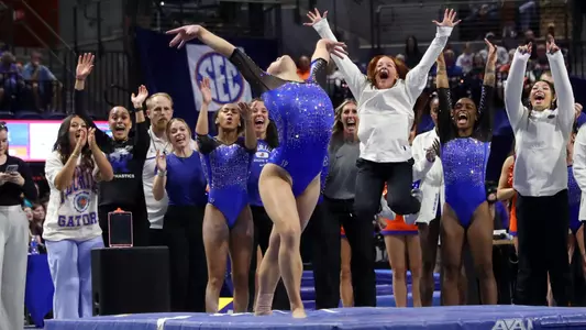Florida celebrates during Leanne Wong's 10.0 floor routines 250314