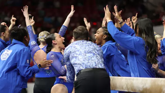 Alyssa Arana celebrates her beam