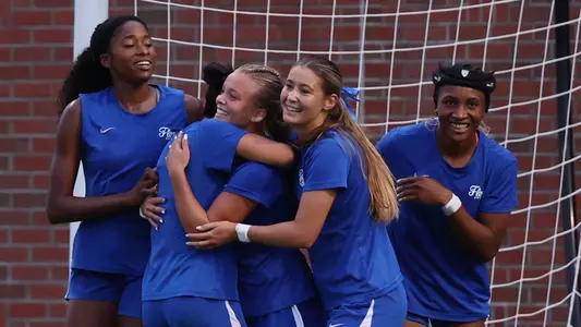 Gators celebrate Ryleigh Acosta goal vs FAU 250803