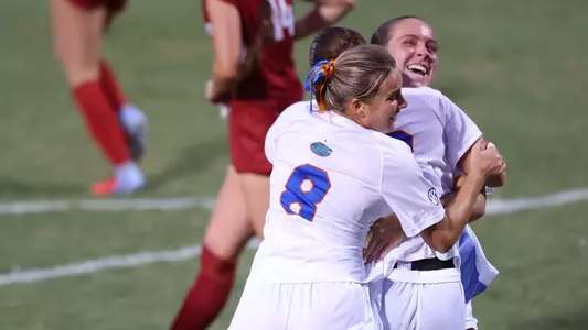 Florida celebrates Madison Jones' penalty kick vs Arkansas 250911