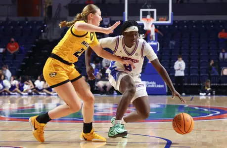 Alexia Dizeko drives against a defender in the Gators' 89-71 win over Missouri