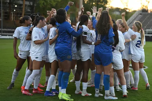 Florida pre-match huddle at No. 2 Vanderbilt 261015