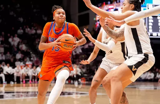 Laila Reynolds drives the lane