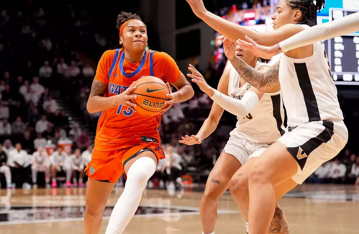 Laila Reynolds drives the lane