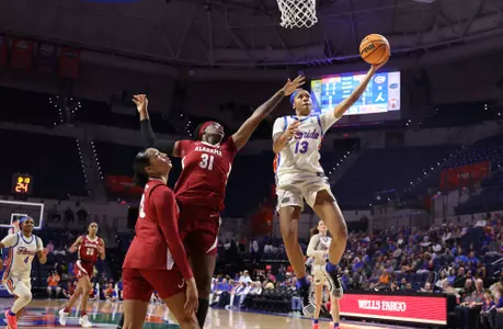 Laila Reynodls driving layup vs. Alabama