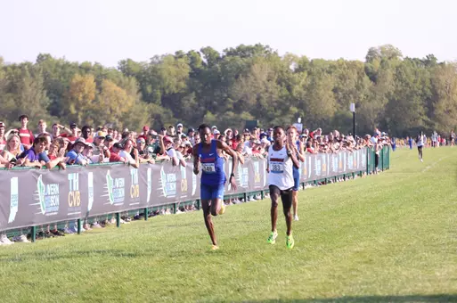 Kelvin Cheruiyot overtaking at the end of the race