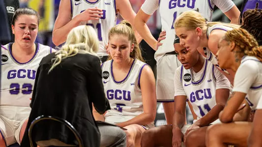 Womens Basketball Huddle