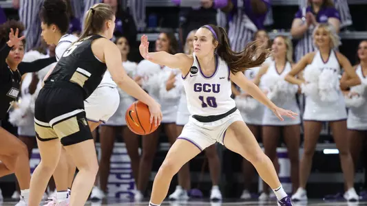 Phoenix, AZ. Nov. 25, 2022: The lLopes cruise to a 97-46 win over Lindenwood during the GCU Women's Basketball Classic at GCU Arena.