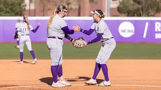 Golden-Trierweiler in cirlce vs UTA 2024 SFB