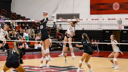 bellus solo blocking SDSU's Underwood