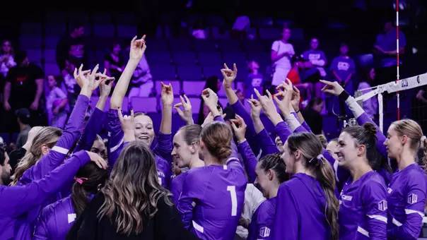 goodere and team after dramtic 5-set win