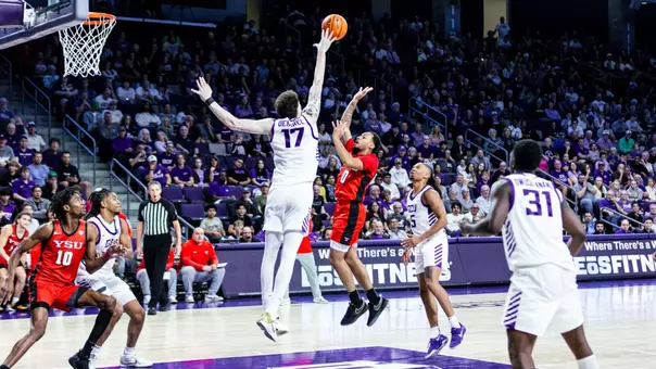 Phoenix, AZ Nov. 7, 2025: The lopes fall 81-90 to Youngstown State at Global Credit Union Arena.