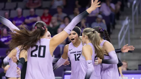 starr celebrating with the team