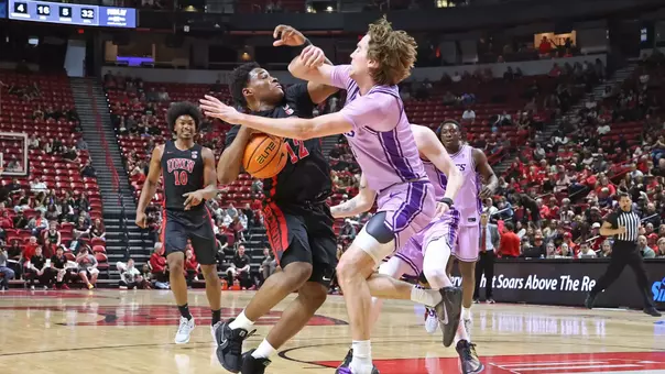 Las Vegas, NV. Feb. 7,, 2026: The Lopes fall 78-80 against UNLV at the Thomas & Mack Center in Las Vegas, NV.. David Kadlubowski/GCU