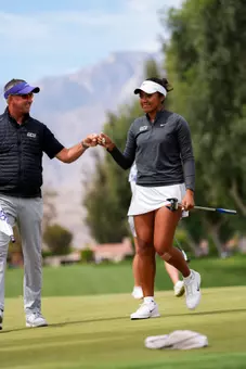 Brent Nicson, Alexis Vakasiuola