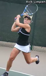 Freshman Lauren Herring made her collegiate debut going 3-0 on the weekend