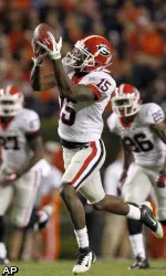Georgia flanker Tavarres King (15) catches a pass