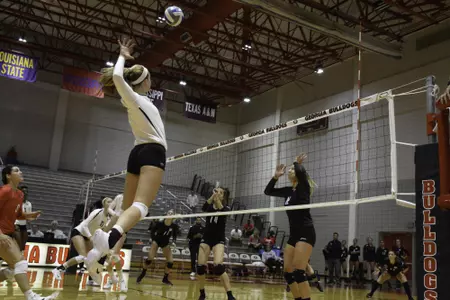 Georgia's Kendall Kazor (7) during the Bulldogs' game against LIU Brooklyn at the Ramsey Student Center in Athens, Ga. on Saturday, Aug. 26, 2017. (Photo by Caitlyn Tam)