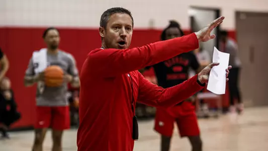 Mike White in preseason practices (Photo by Jordan Lange).