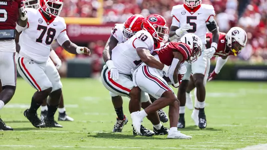 Georgia inside linebacker Jamon Dumas-Johnson (10) during a game against South Carolina at Williams-Brice Stadium in Columbia, S.C., on Saturday, Sept. 17, 2022. (Photo by Tony Walsh)