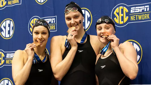 The Georgia women took bronze in the 800 freestyle relay at the 2022 SEC Championships.