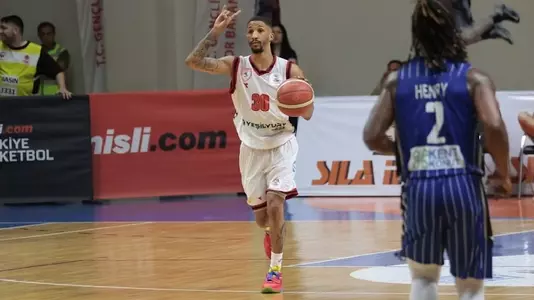 J.J. Frazier playing for Samsun BSB Anakent in Turkey during the 2021-22 season.