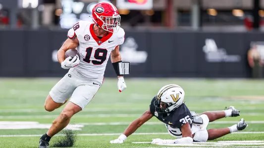 Georgia tight end Brock Bowers (19) during Georgia’s game against Vanderbilt at FirstBank Stadium in Nashville, Tenn., on Saturday, Oct. 14, 2023. (Tony Walsh/UGAAA)