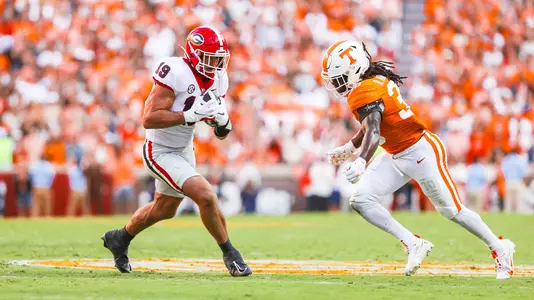 Georgia tight end Brock Bowers (19) during Georgia’s game against Tennessee at Neyland Stadium in Knoxville, Tenn., on Saturday, Nov. 18, 2023. (Tony Walsh/UGAAA)