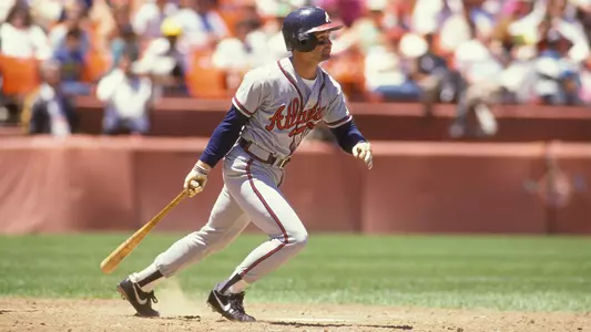 SAN FRANCISCO, CA - JUNE 18: Jeff Treadway #15 of the Atlanta Braves bats during a baseball game on against the San Francisco Giants on June 18, 1990 at Candlestick Park in San Francisco, California.
