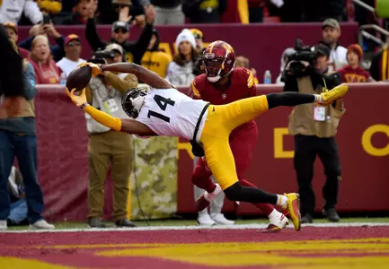 LANDOVER, MD - NOVEMBER 10: Steelers wide receiver George Pickens (14) makes a touchdown catch in the end zone while Commanders cornerback Noah Igbinoghene (1) covers him during the Pittsburgh Steelers versus Washington Commanders National Football League game at Northwest Stadium on November 10, 2024 in Landover, MD. (Photo by Randy Litzinger/Icon Sportswire via Getty Images)