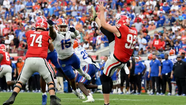 Brett Thorson #92 of the Georgia Bulldogs punts the ball