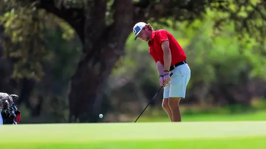 Connor Creasy chipping during the Valero Texas Collegiate in September, 2023.
