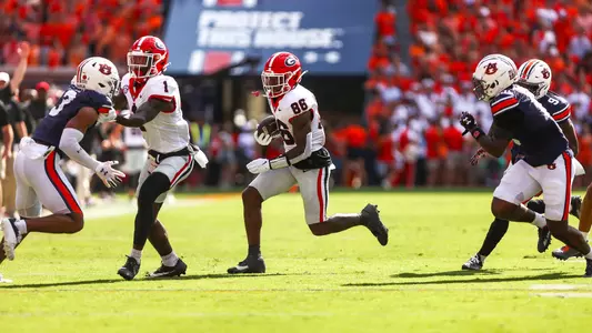 Georgia wide receiver Dillon Bell (86) during Georgia’s game against Auburn on Pat Dye Field at Jordan-Hare Stadium in Auburn, Ala., on Saturday, Sept. 30, 2023. (Tony Walsh/UGAAA)