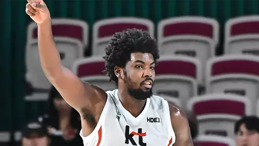 Rayshaun Hammonds action shot in Korea (special).