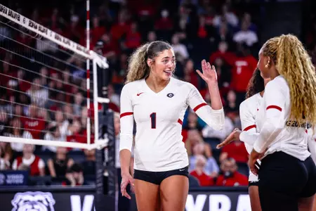 Georgia middle blocker Tori Harper (1) during Georgia’s match against Texas at Stegeman Coliseum in Athens, Ga., on Wednesday, Oct. 1, 2025. (Esther Liao/UGAAA)