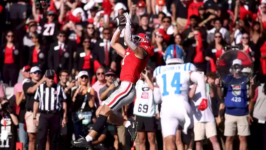 Athens, Georgia, USA; Georgia Bulldogs tight end Lawson Luckie (7) makes a catch for a touchdown against the Mississippi Rebels during the first quarter of the game at Sanford Stadium. Mandatory Credit: Brett Davis-Imagn Images