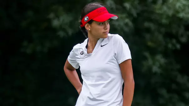 Maria Garcia in a practice round at the UGA Golf Course (photo by Madison Keel)