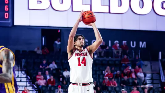 Asa Newell shoots against LSU on Feb. 5, 2024 (photo by Ethan Levine).