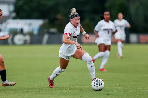 Georgia midfielder Summer Denigan (10) during Georgia’s game against North Florida at Turner Soccer Complex in Athens, Ga., on Thursday, Aug. 28, 2025. (Conor Dillon/UGAAA)