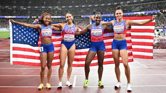 Women's gold medal 4x400m relay team