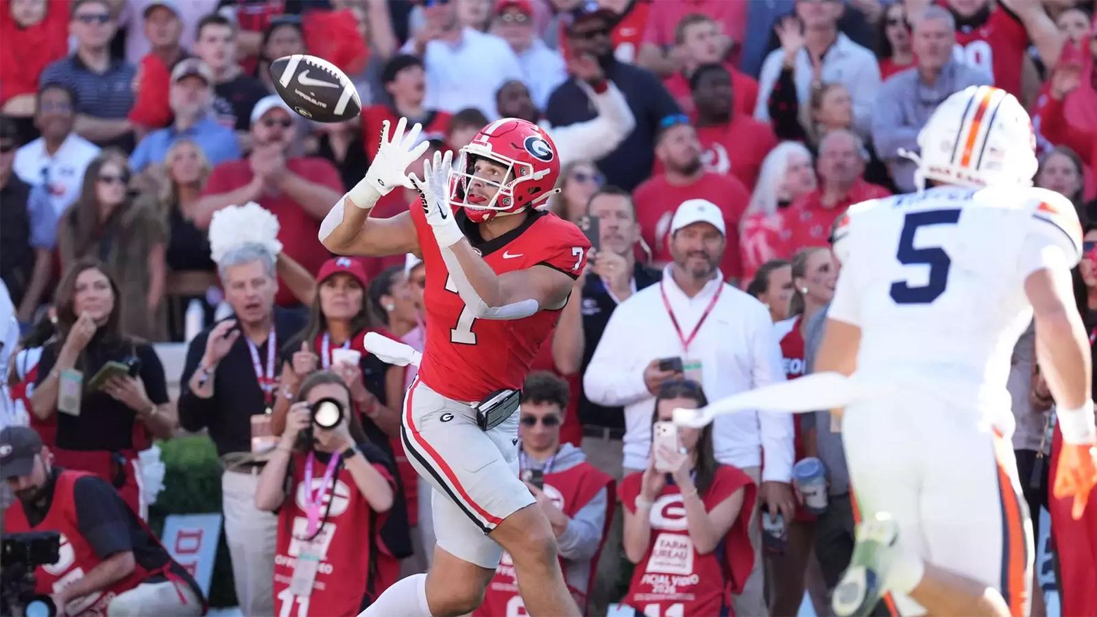Photo: University of Georgia Athletics Oct 17, 2026; Athens, Georgia, USA; Georgia tight end Lawson Luckie (7) catches a pass for a touchdown while under pressure