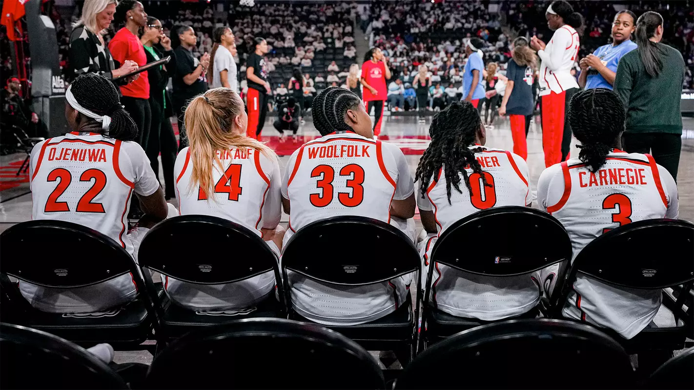 26WBB NCAA Background - Bench