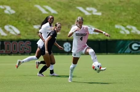 Georgia defender Maddy Herniter (4) during Georgia’s match against Milwaukee at Turner Soccer Complex in Athens, Ga., on Sunday, Aug. 23, 2026. (Camille Menzies/UGAAA)
