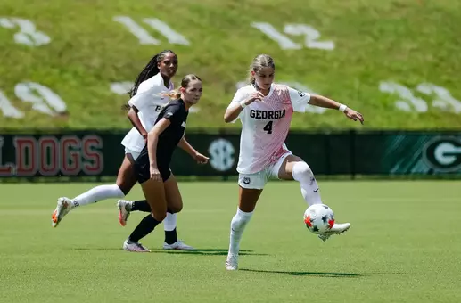 Georgia defender Maddy Herniter (4) during Georgia’s match against Milwaukee at Turner Soccer Complex in Athens, Ga., on Sunday, Aug. 23, 2026. (Camille Menzies/UGAAA)