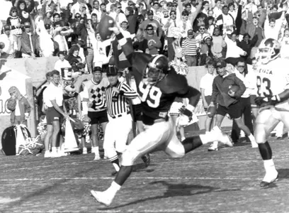 Alex Mash 15-yard interception return for touchdown in 1990 National Championship game