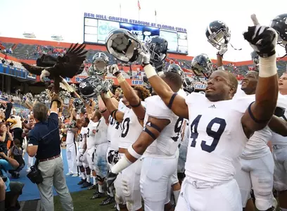 Eagles honor fans after Florida win