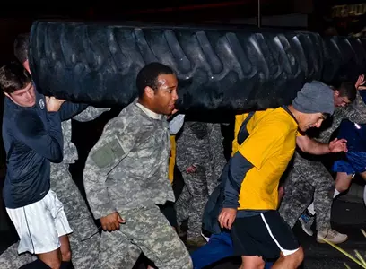 Men's soccer trains with ROTC