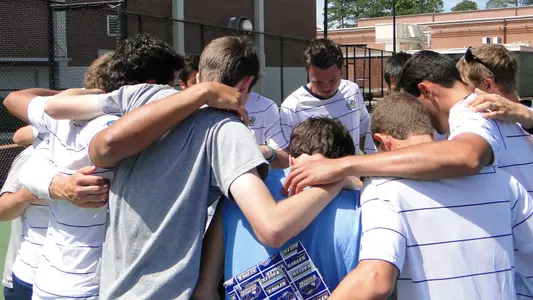 Men's Tennis Huddle_2013