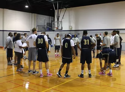 Men's Basketball Practice