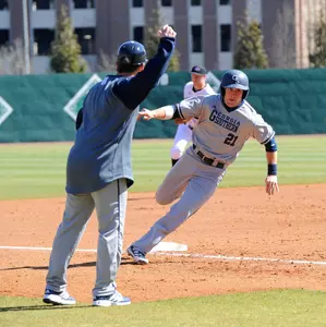 Hunter Thomas_Rounding bases_at Georgia_2014